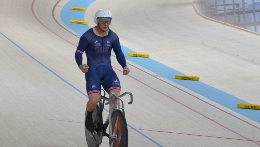 Pist bisikletinde dünya rekoru kırıldı