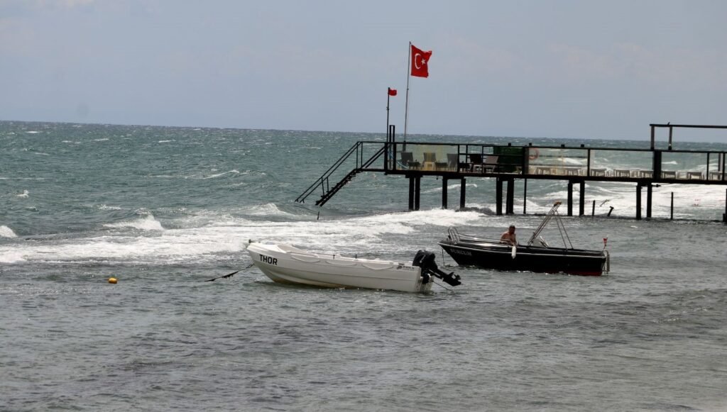 Rize’de denize girme yasağı