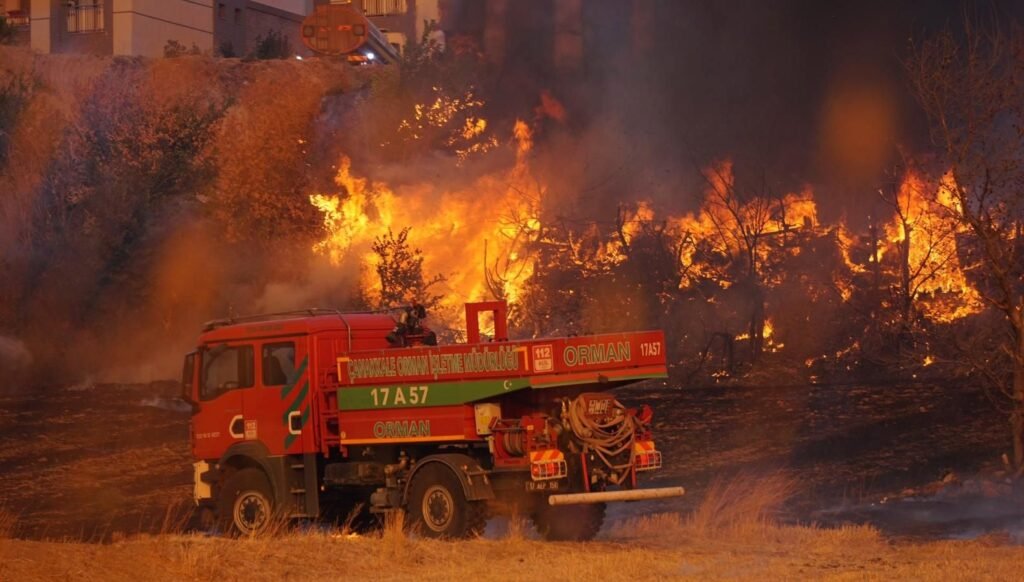 Tahliye çalışmasına katılan ekip alevlerin arasından kurtarıldı: 5 dakika daha geç kalınsaydı, ölüm haberimizi alırlardı