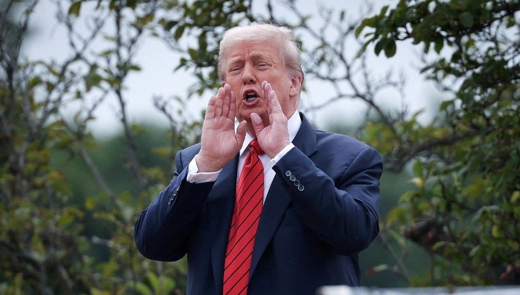 Trump Beyaz Saray’ın çatısına çıktı