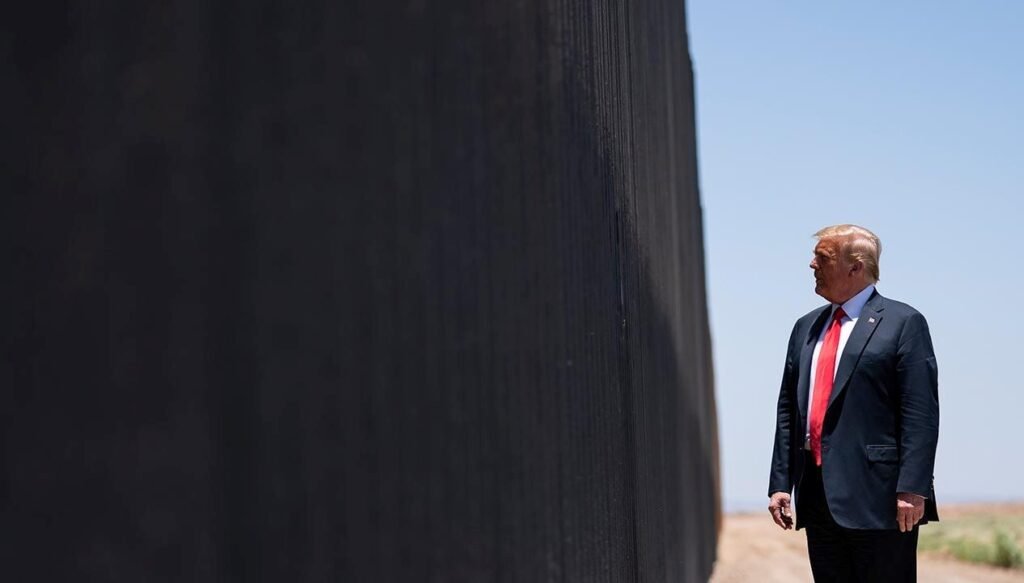 Trump’tan yeni önlem: Göçmen duvarına siyah boya