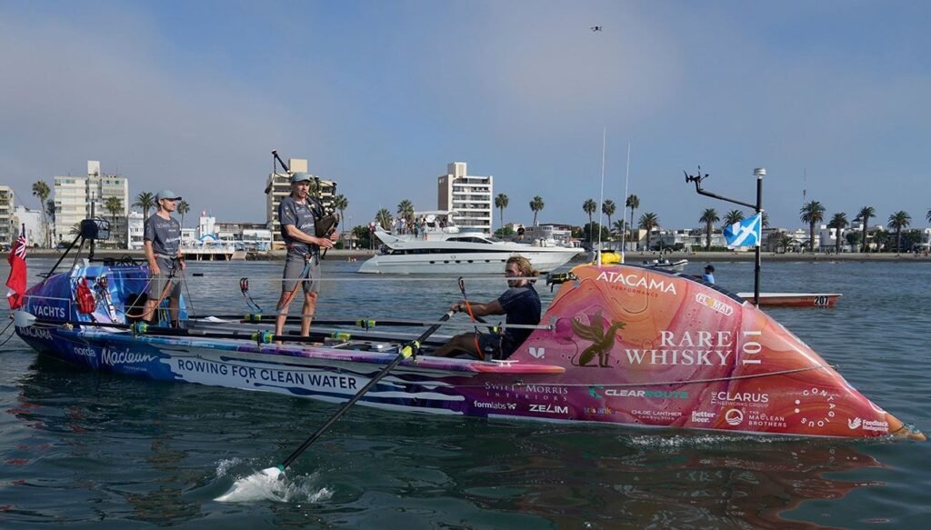 Üç kardeşin rekoru: Pasifik Okyanusu’nu kürekle geçtiler