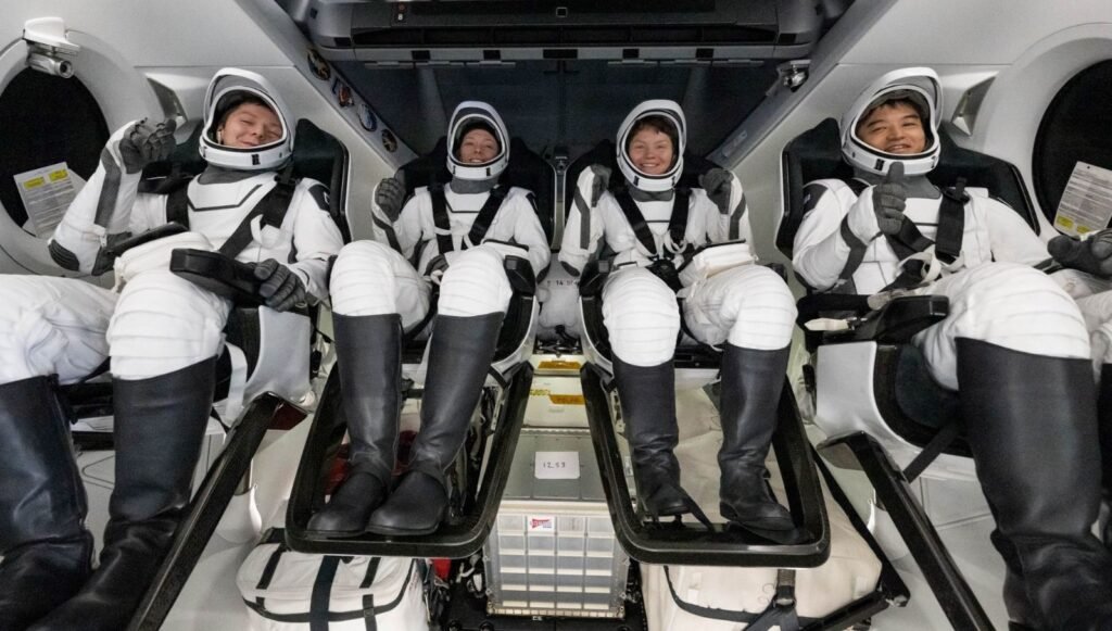 Uzayda 5 aylık görev sonrası Crew-10 ekibi Dünya’ya döndü