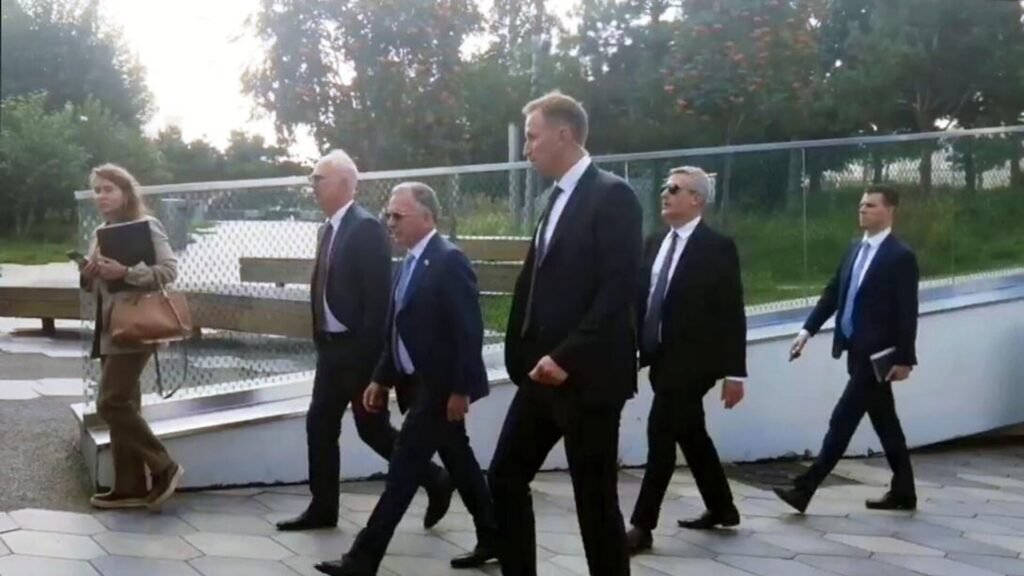 Witkoff ve Dmitriyev Moskova’da Zaryadye Parkı’nı gezdi