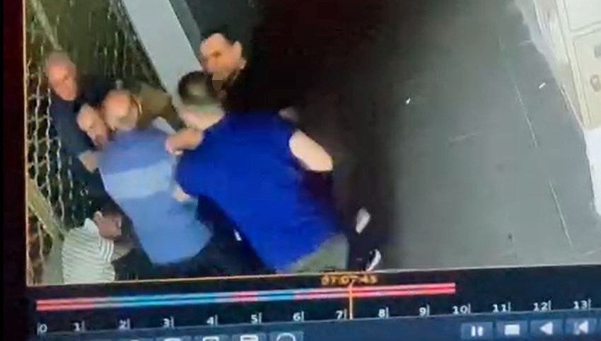 Adana’da kadına şiddet: Dükkanın önünde darbettiler