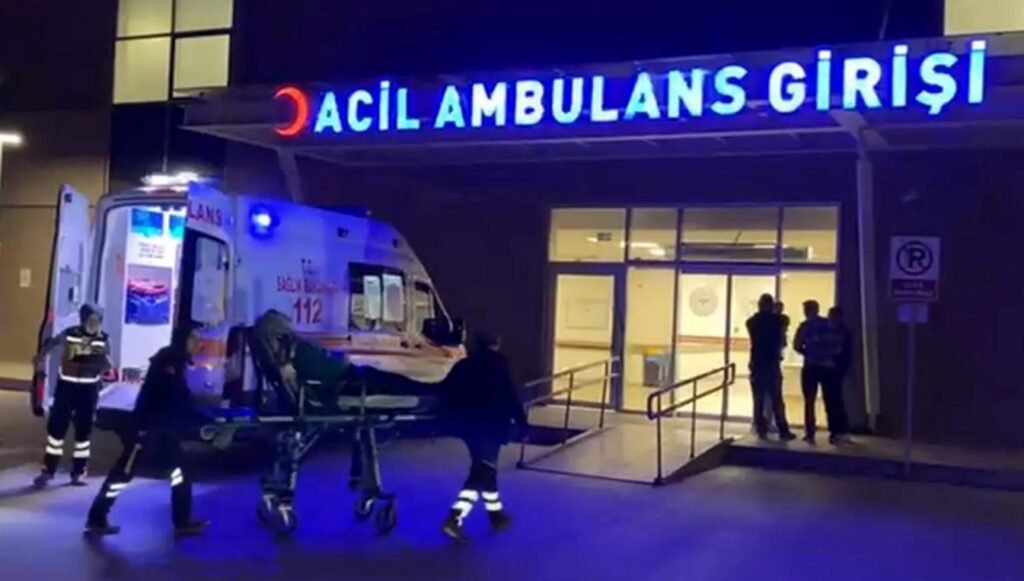 Düğünde tavuk döner zehirledi:  92 kişi hastanelik oldu