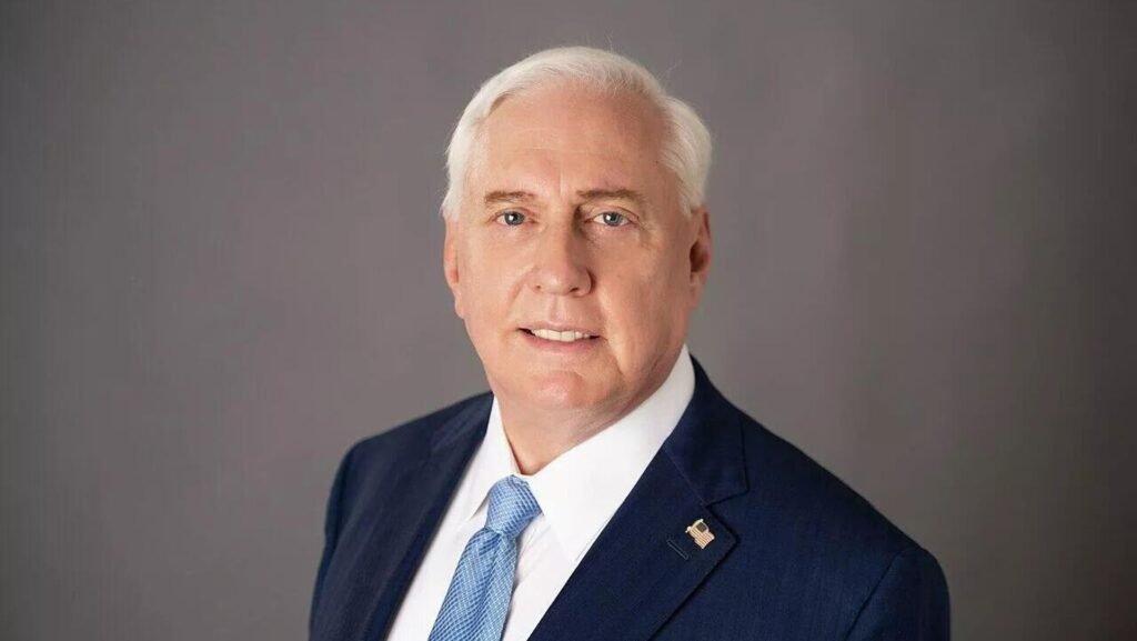 Eski Pentagon danışmanı Macgregor: Zelenskiy, Batı yapımı silahı uyuşturucu kartellerine satıyor