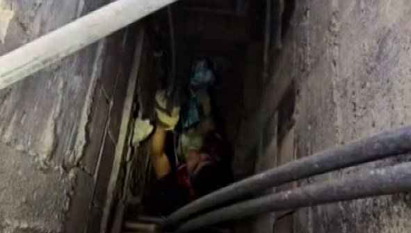 Hatay’da kedi için kurtarma operasyonu