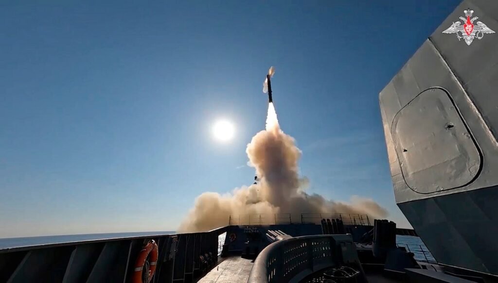 Hipersonik güç savaşı: Rusya Zircon füzesini ateşledi