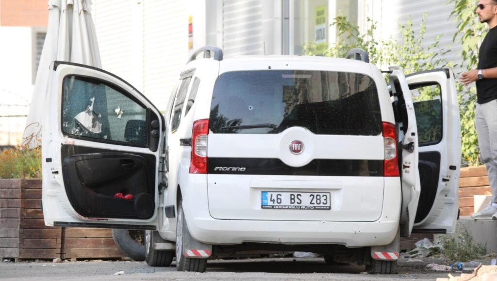 İki kardeş araçlarında kurşun yağmuruna tutularak öldürüldü