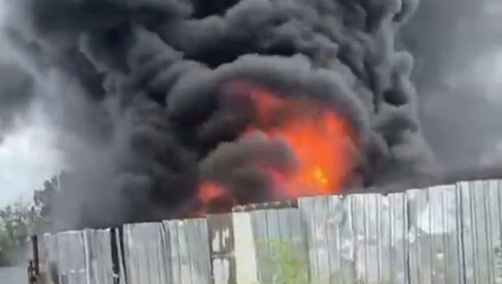 Kocaeli’de hurdalıkta korkutan yangın