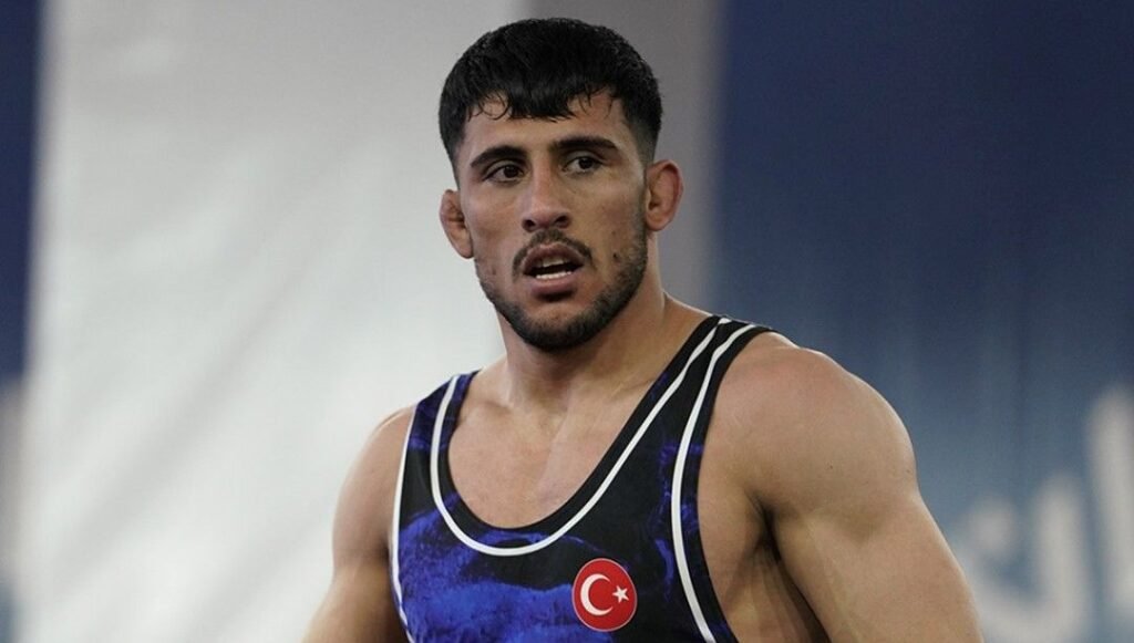 Milli güreşçi Ahmet Yılmaz, dünya üçüncüsü oldu!