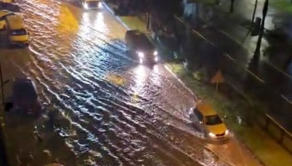 Ordu’yu sağanak vurdu