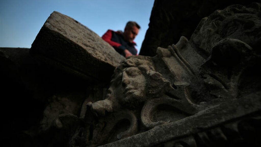 50 yıl önce Alman kadının Yunanistan’dan ‘hatıra’ için aldığı antik eserin, Olimpiya’nın kayıp parçası olduğu anlaşıldı