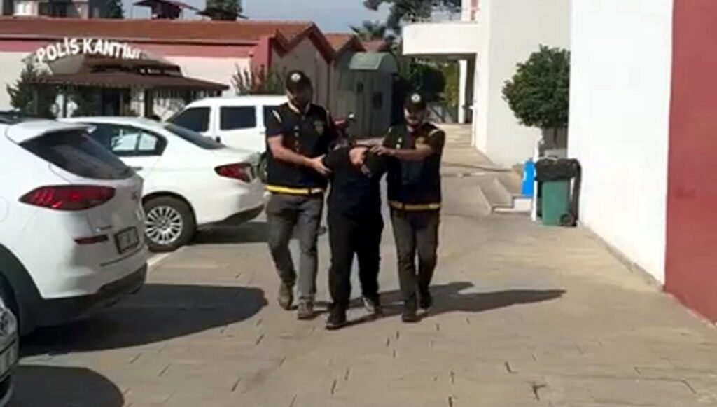 Adana’da çay ocağına silahlı saldırı: Bir şüpheli tutuklandı