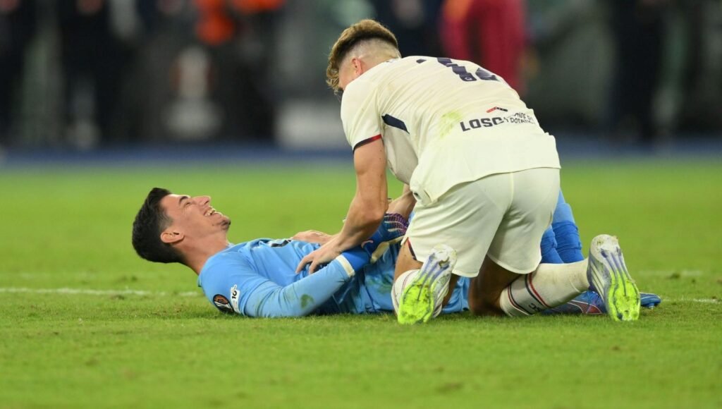 Berke Özer destan yazdı: Tekrarlanan üç penaltıyı da kurtardı