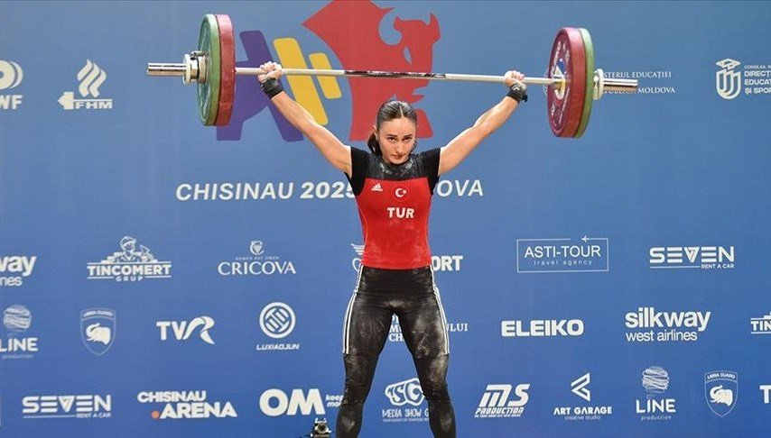 Cansel Özkan, Dünya Halter Şampiyonası’nda bronz madalya kazandı!