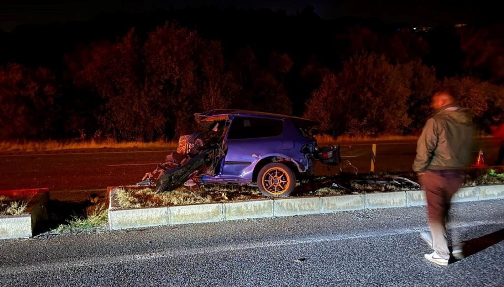 Direğe çarpan aracın sürücüsü öldü