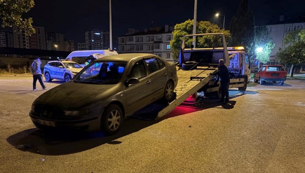 Ehliyetsiz sürücüye 98 bin TL ceza: Polisten kaçarken kural tanımadı