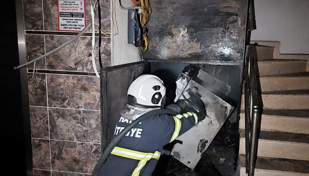Elektrik panosundan çıkan yangın korkuttu