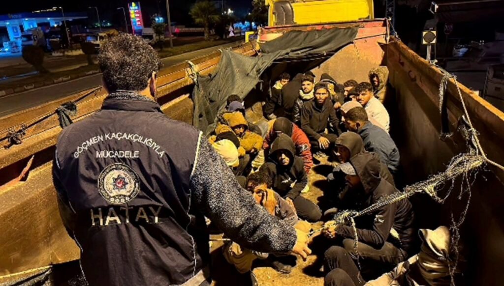 İki ilde 20 düzensiz göçmen yakalandı