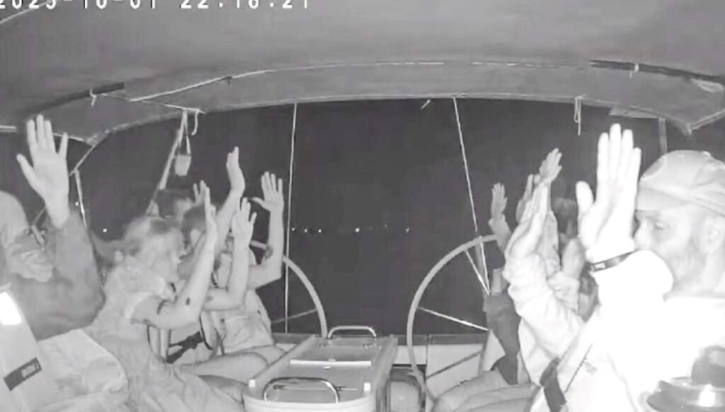 İsrail’in Sumud filosu baskını: Operasyon değil askeri gösteri. 8 metrelik tekneye 8 asker saldırdı