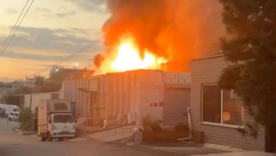 İstanbul’da mobilya imalathanesinde yangın