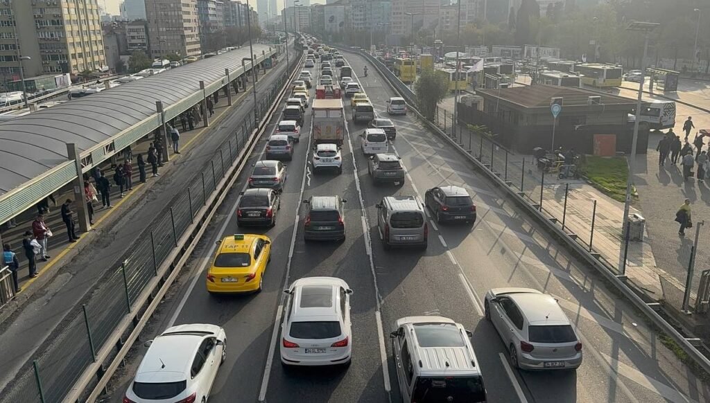 İstanbul’da trafik yoğunluğu yüzde 90’ı buldu