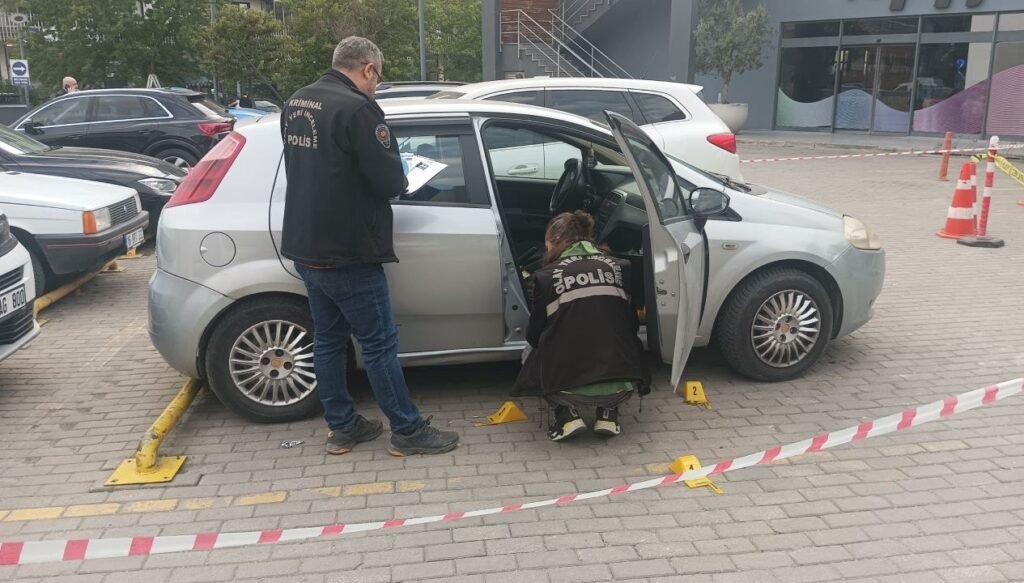 Kafe işletme müdürüne AVM otoparkında silahlı saldırı