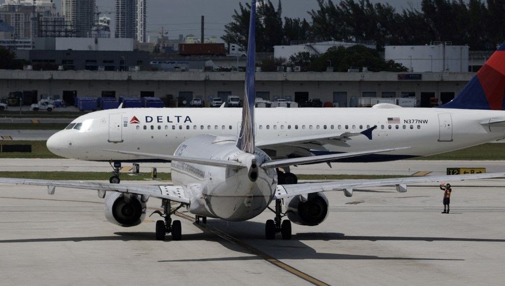 New York’ta iki uçak pistte çarpıştı