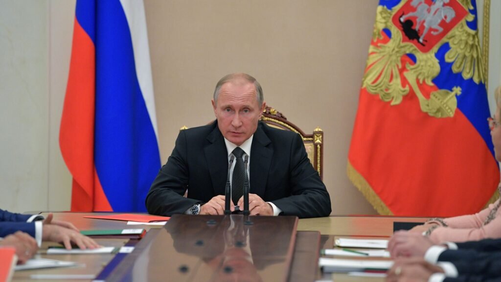 Putin, Güvenlik Konseyi üyeleri ve ordu komutanları ile bir araya geldi