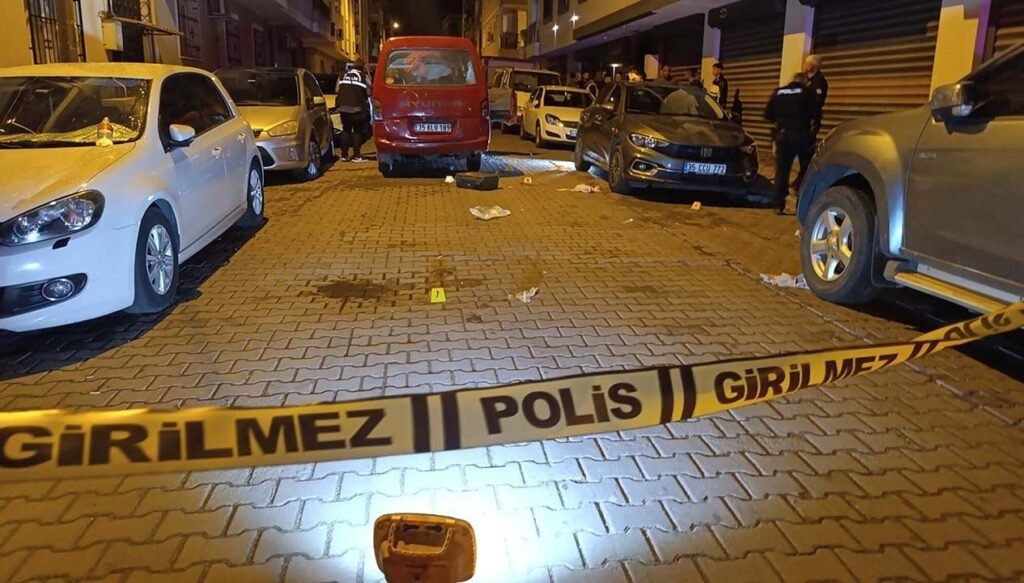 Seyir halindeki minibüse kanlı pusu