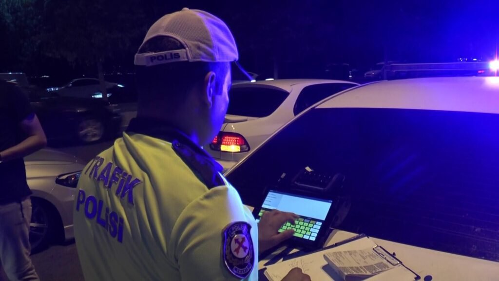 Trafik polislerine saldıran 3 kişi tutuklandı:  ‘Polislerimize saldırmaya kalkmak ne demek?’