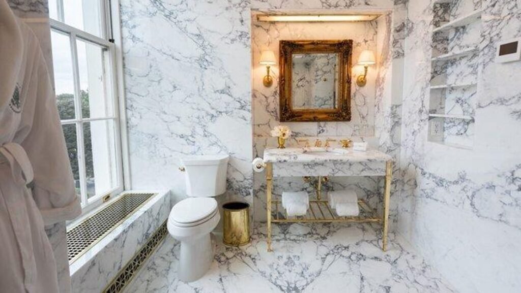 Trump, Beyaz Saray’daki banyosunu paylaştı: ‘Son derece cilalı’