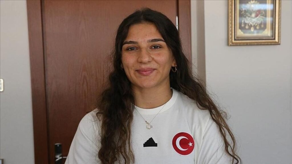 U23 Dünya Güreş Şampiyonu Nesrin Baş oldu