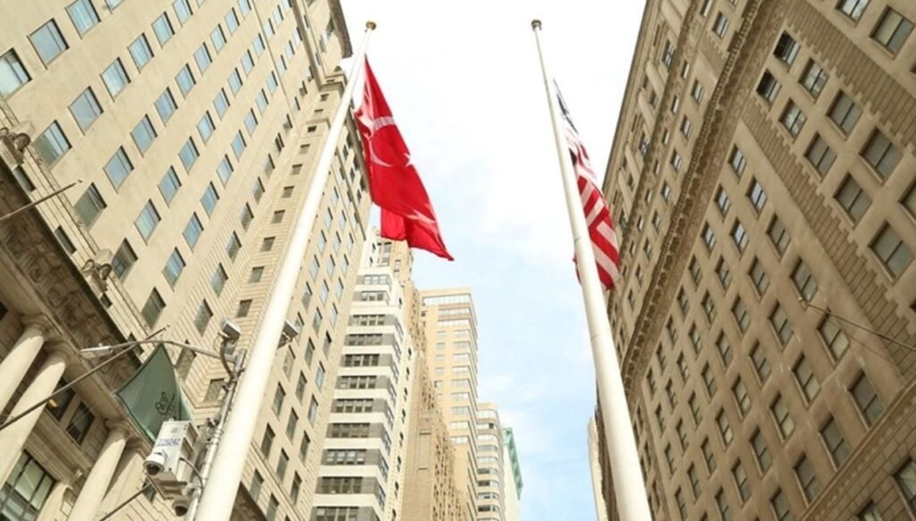 Wall Street’te göndere Türk bayrağı çekildi