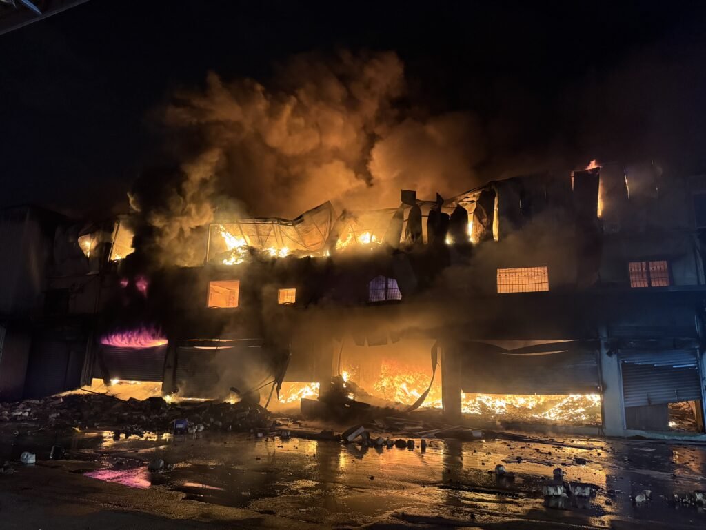 Adana’da alevler geceyi aydınlattı