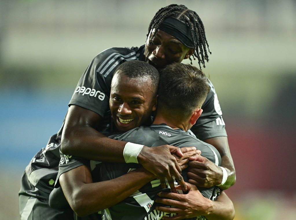 Antalya’da 4 gollü gece: Beşiktaş derbi sonrası kazandı