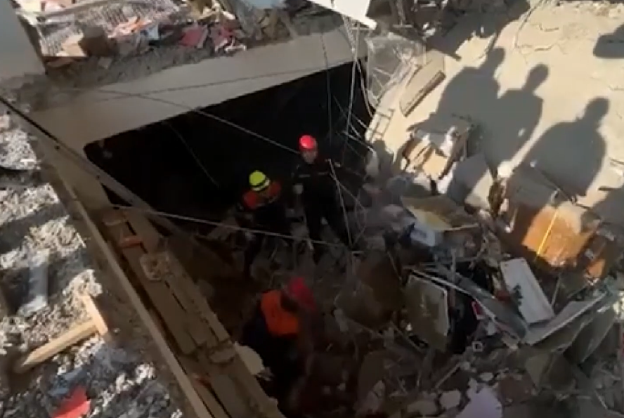 Bakü’de 5 katlı iş merkezinde patlama