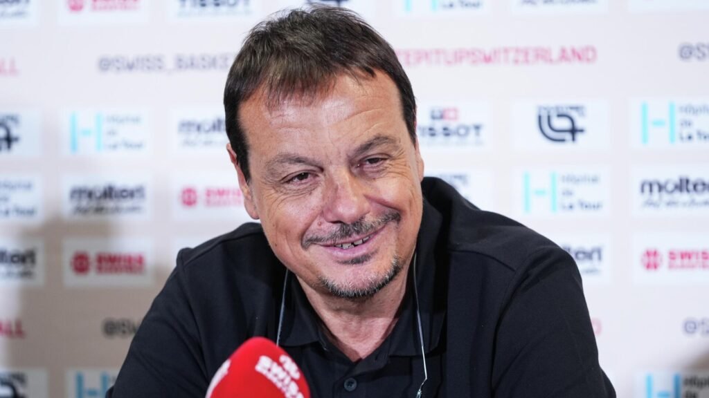 Ergin Ataman: Bu salonu adeta bir Türk şehrine çeviren halkımıza çok teşekkür ediyorum