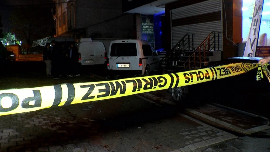 Esenyurt’ta alacak verecek meselesinde silah ve bıçaklar konuştu