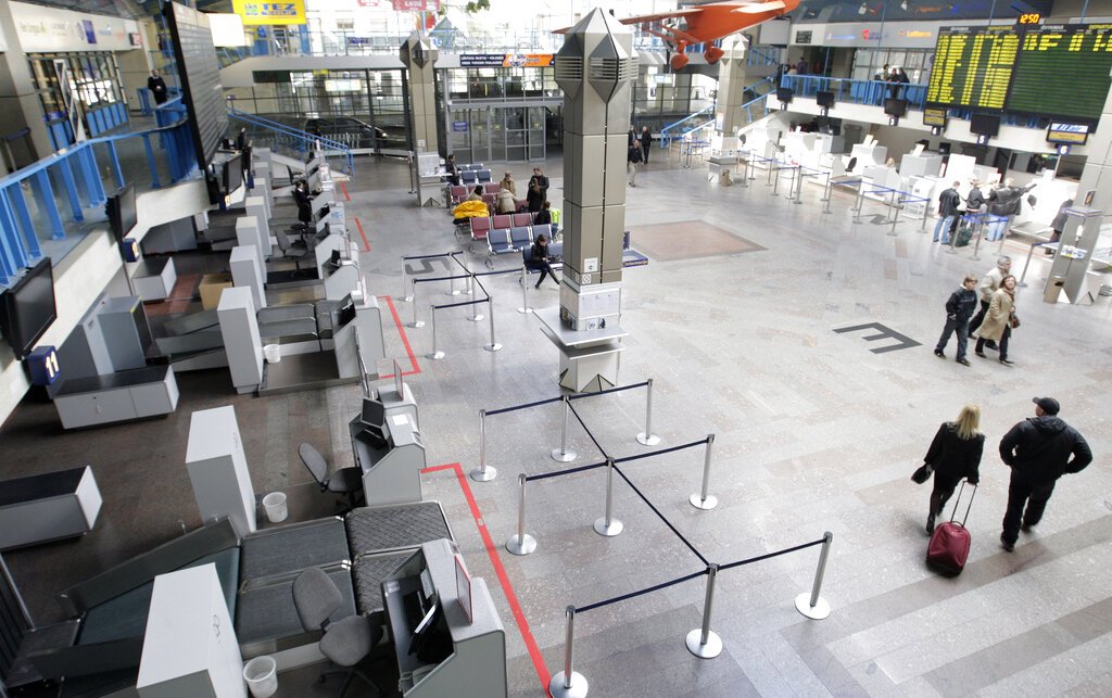 Kaçak sigara balonları Vilnius Havalimanı’nı kapattı