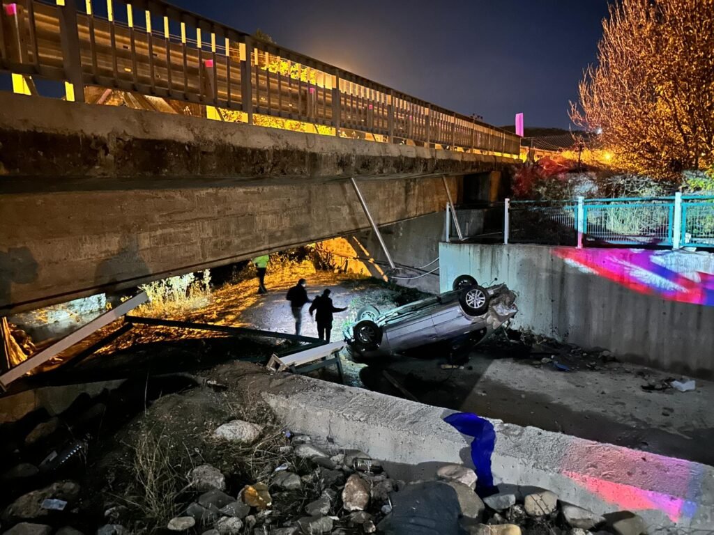 Otomobil dereye uçtu, uzman çavuş öldü