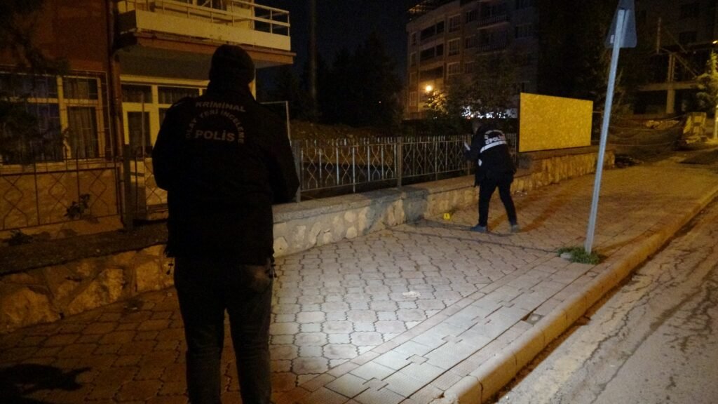 Sopalı bıçaklı “kız meselesi” kavgası: 1 yaralı