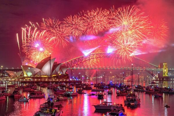 Avustralya yeni yıla havai fişek gösterileriyle girdi