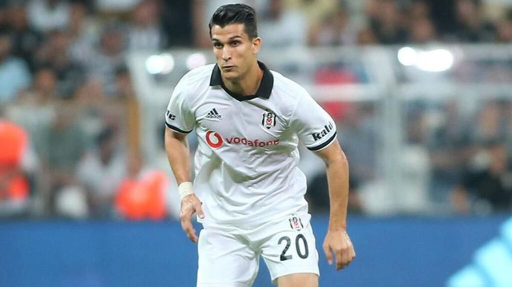 Beşiktaş’ta kadro dışı bırakılmıştı: Necip Uysal’dan emeklilik açıklaması