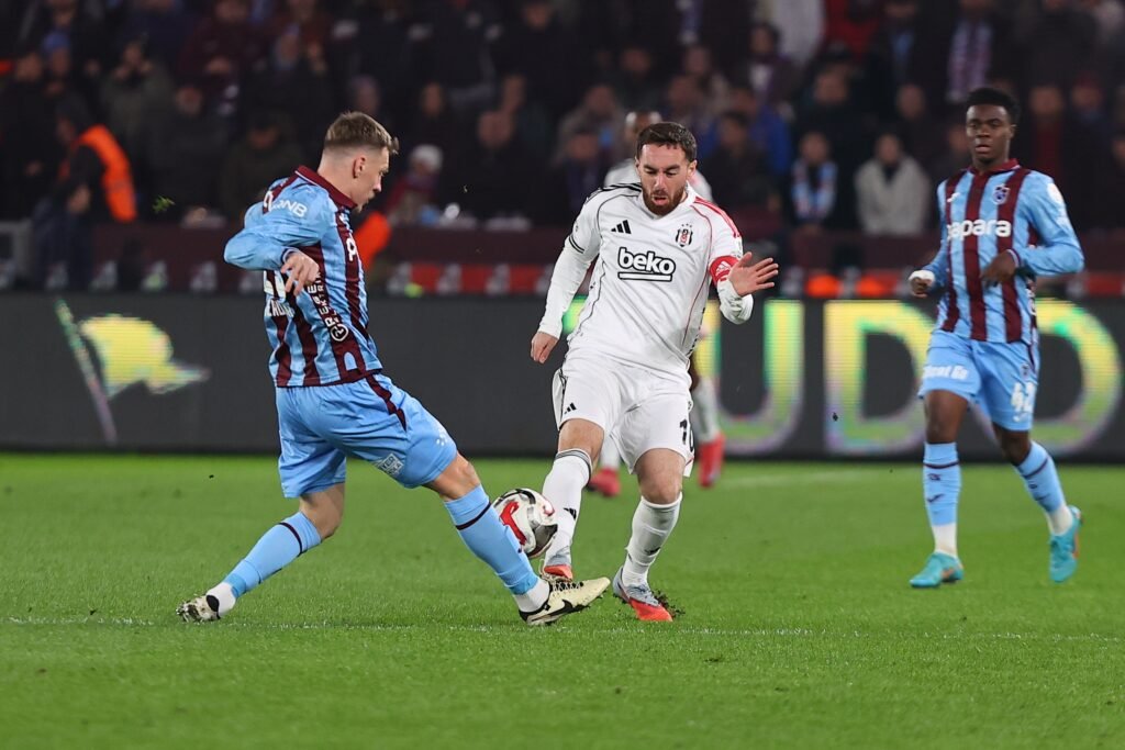 Derbi nefes kesti, 6 gol 1 kırmızı kart