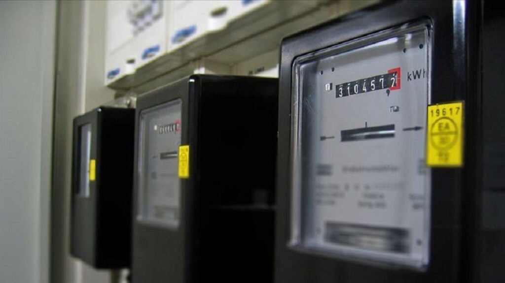 Elektrikte 2026 hizmet bedelleri belli oldu: Alçak gerilim abonesi için kesme-bağlama 106 liradan 140 liraya çıktı