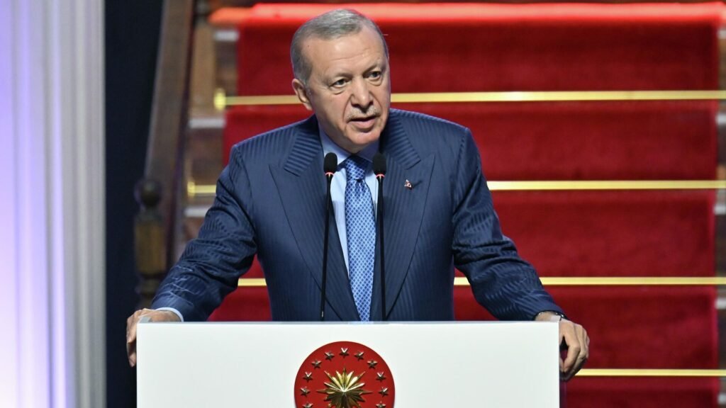 Erdoğan’dan asgari ücret mesajı: ‘İşverenleri temsil eden TİSK’ten elini taşın altına koymasını bekliyorum’