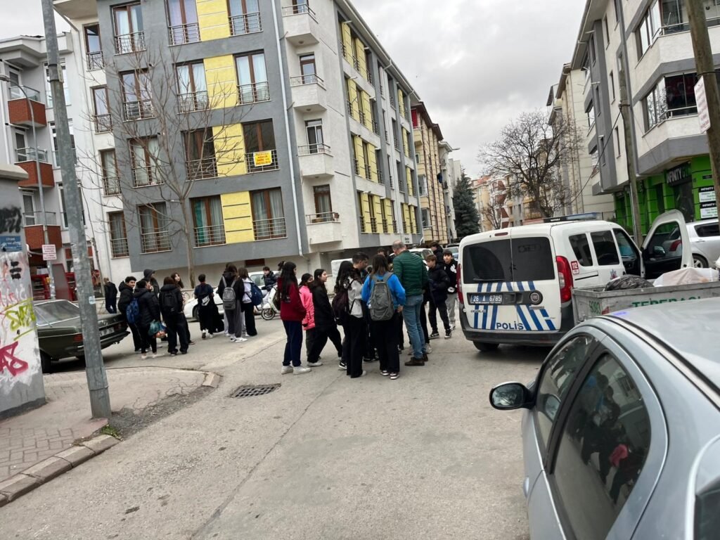 Eskişehir’de 12 yaşındaki çocuk okul çıkışında bıçaklandı